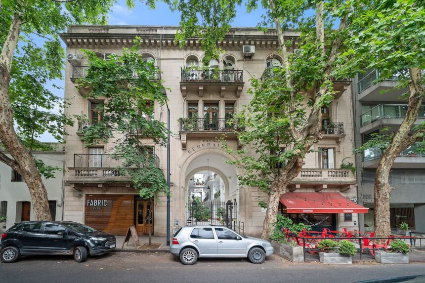 La historia detrás del pasaje que no aparece en los mapas y atraviesa una manzana