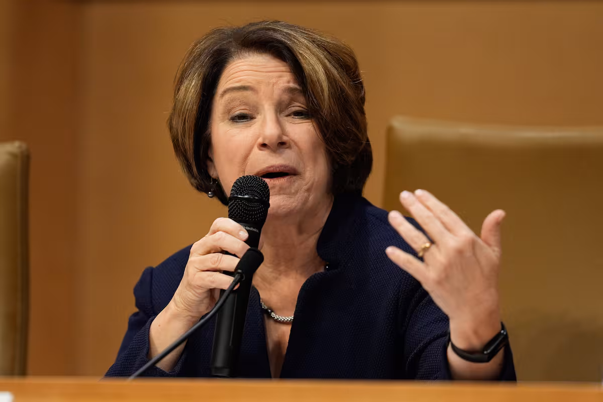 Quién es Amy Klobuchar, la candidata a gobernadora que quiere reemplazarlo en Minnesota