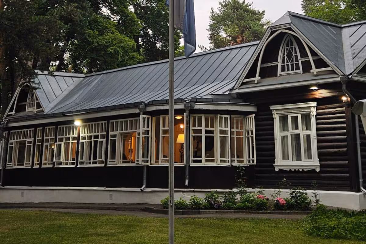 Stalin se la regaló a la Argentina y hoy es una joya de otro tiempo: así es la Dacha, la casa de campo del país en Moscú