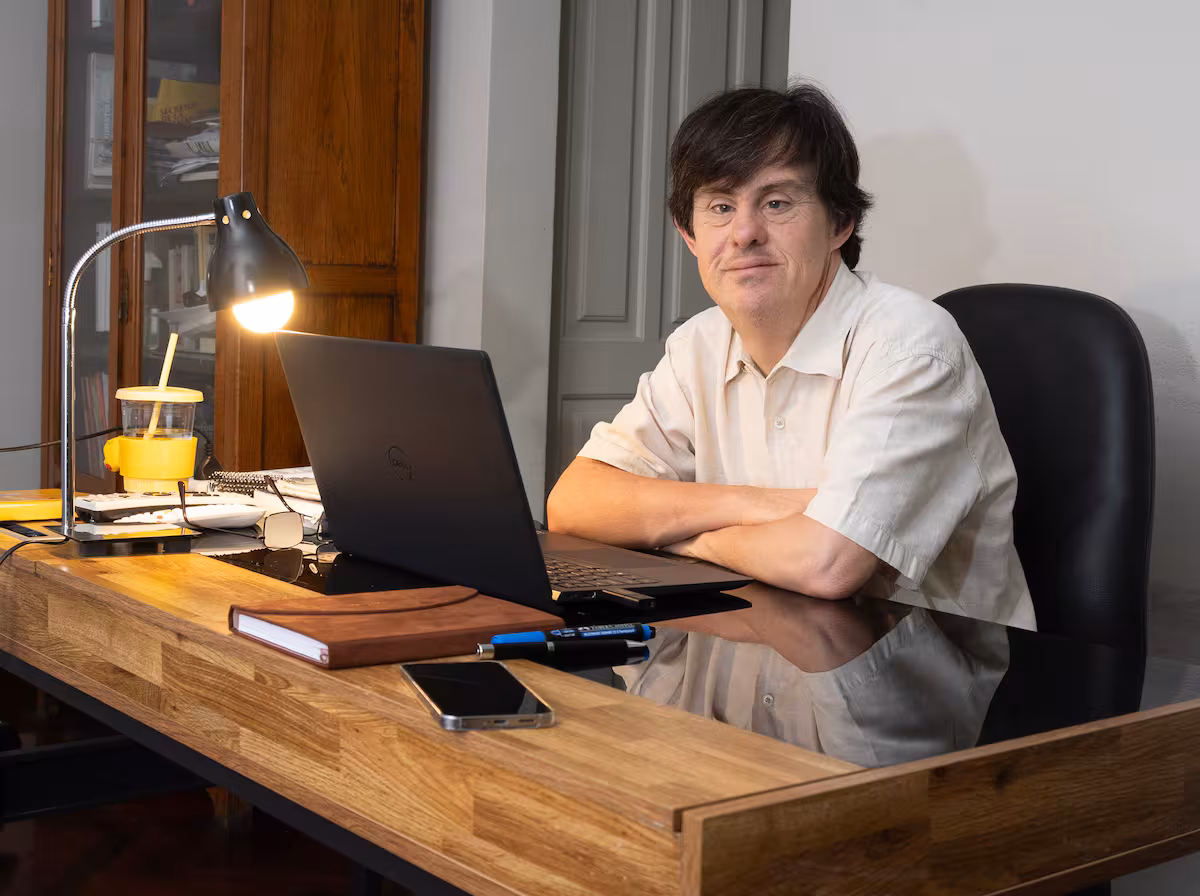 Trabajó en Tribunales y se convirtió en la primera persona con síndrome de Down en jubilarse