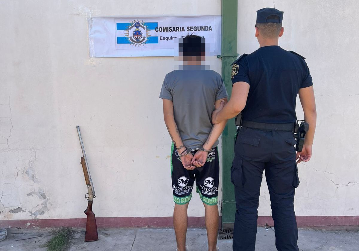 Demoraron a un joven al que filmaron haciendo disparos con escopeta en Esquina