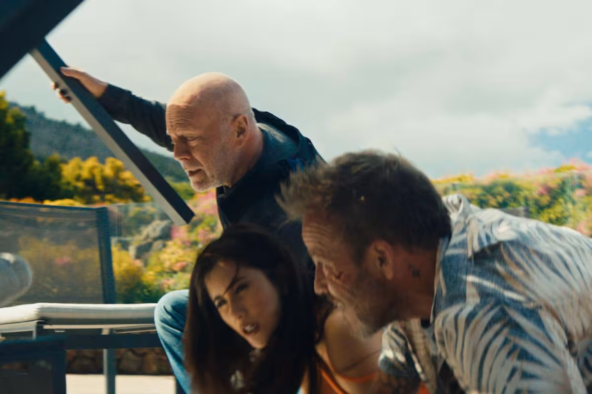 La película de 90 minutos protagonizada por John Travolta y Bruce Willis que se ubicó en el podio de Netflix