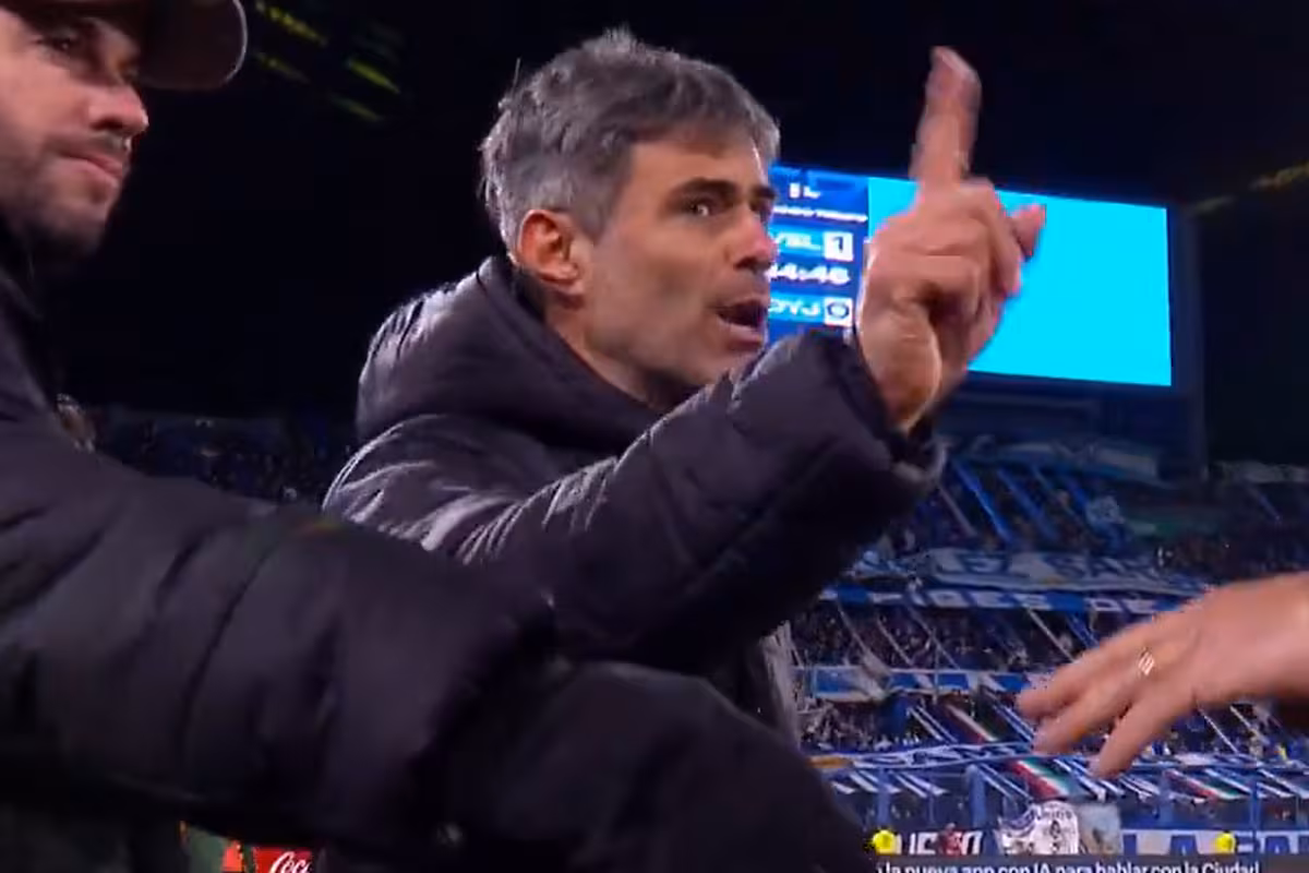 El bochorno entre Guillermo Barros Schelotto y Vaccari tras el final del partido opacó el empate entre Vélez y Defensa