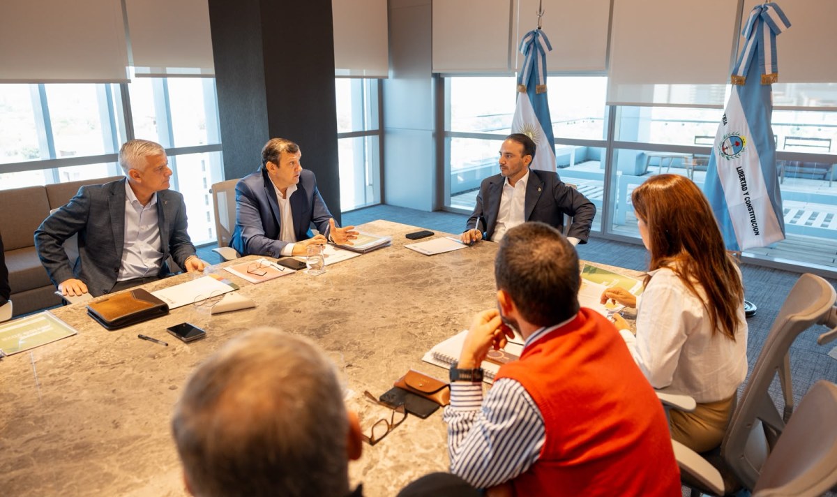 Valdés anunció nuevos programas de vivienda y la modernización del INVICO