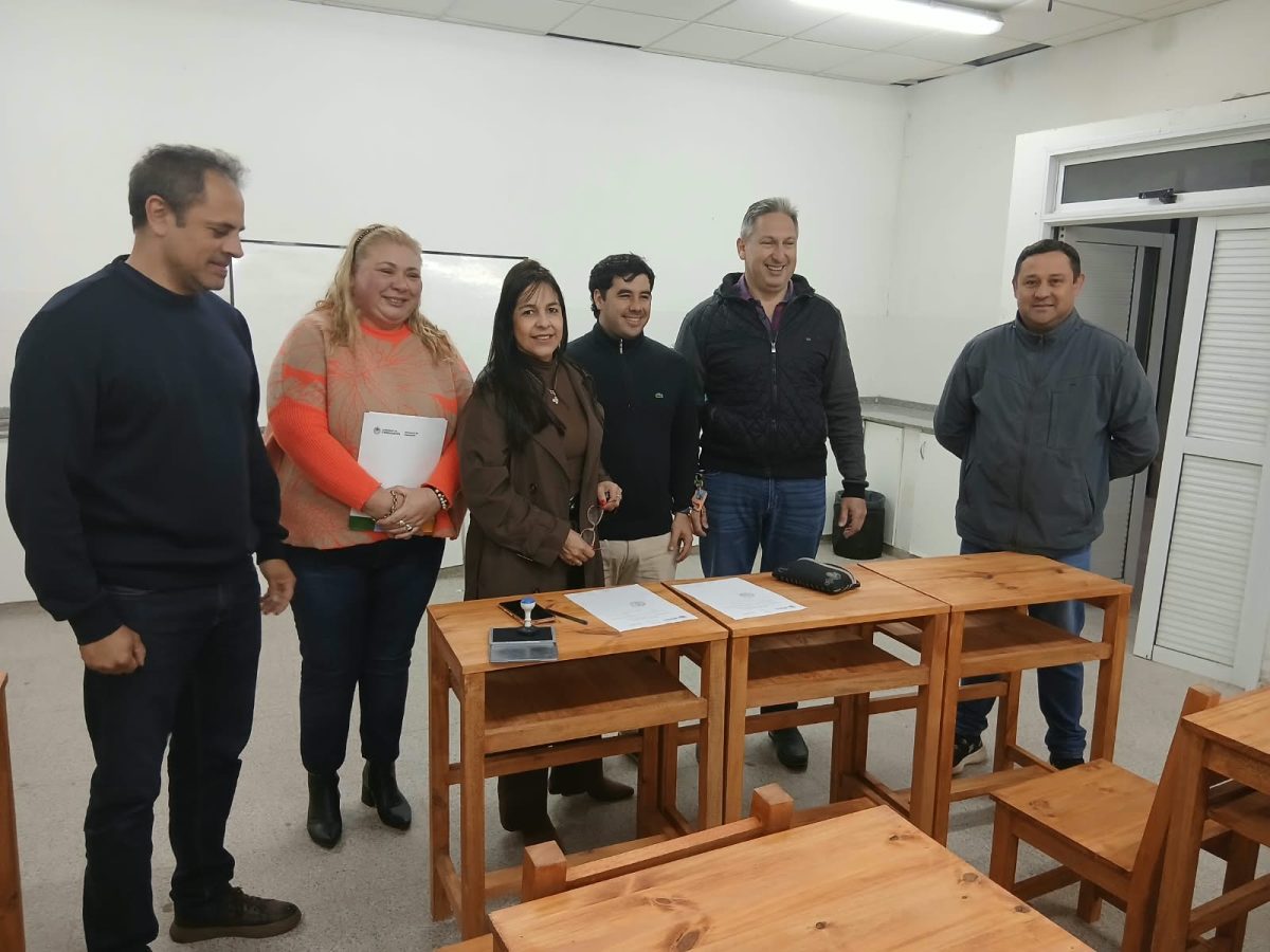El Colegio Dalma Lemos de Mancini recibió nuevo mobiliario